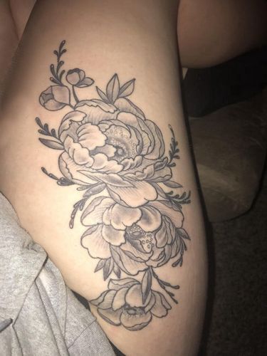 文艺花朵纹身 女生大腿上花朵纹身图案
