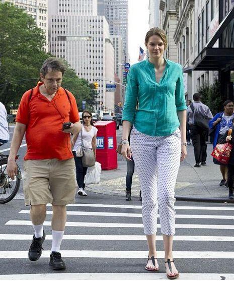 真人秀展现女巨人 全家平均身高不低于1米8