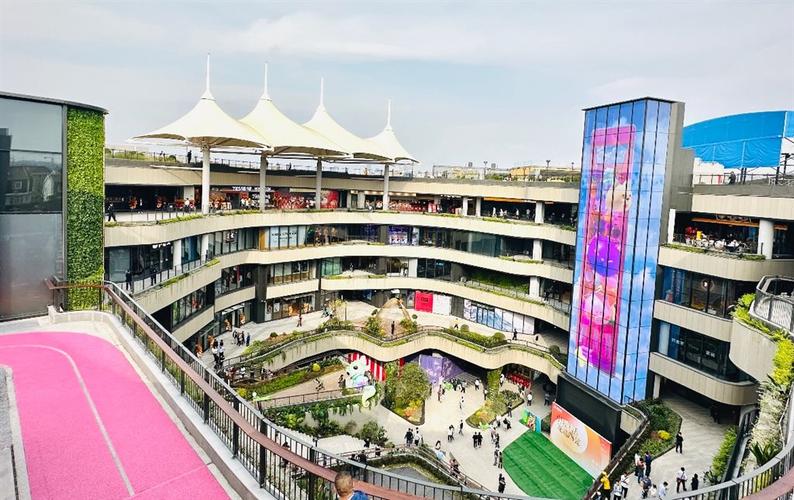 回顾百联西郊的成长,从2004年以中国首家开放式花园购物中心正式亮相