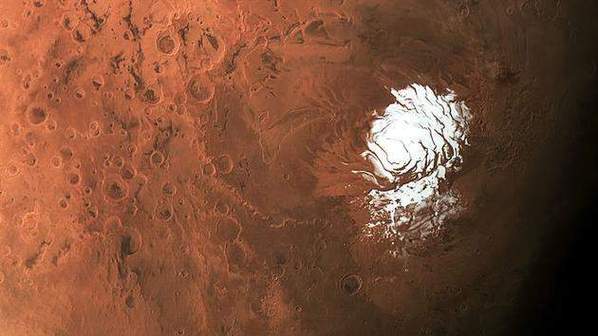 火星表面有液态水吗,天问一号轰出个小水坑?云彩密集感觉要下雨