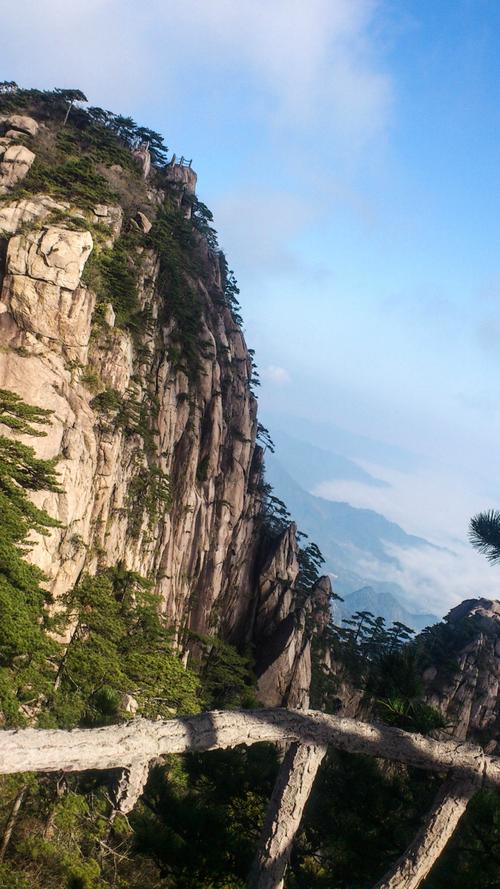 黄山风景区huangshan mountain是中国著名风景区之一,世界游览胜地