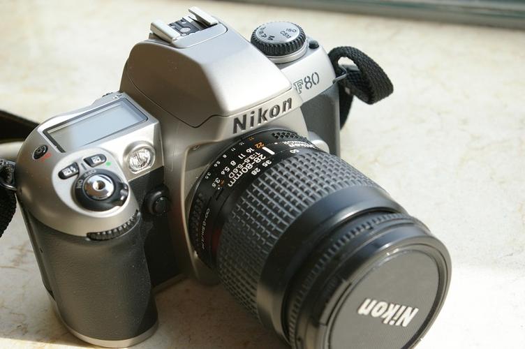 出售 物品:尼康胶片相机f80d   镜头 28-80/3.5-5.