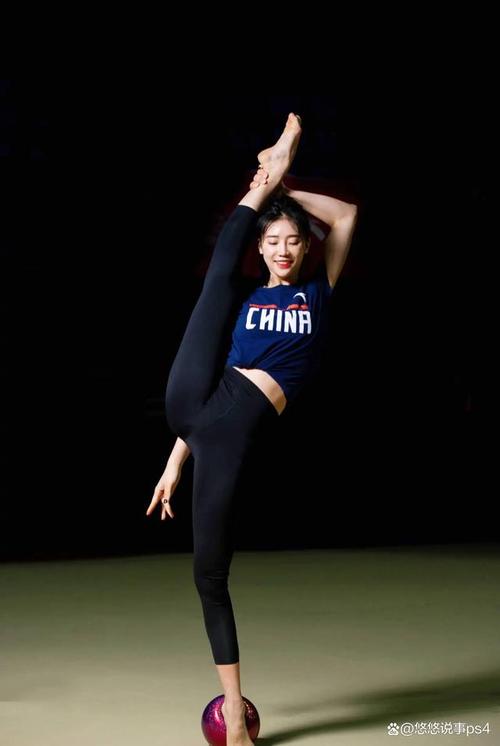 艺术体操美女运动员身材苗条四肢修长写真图片