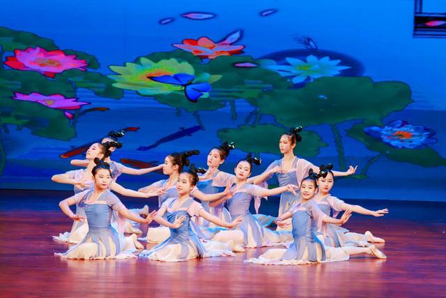2021年深圳地区第十六届舞蹈教学成果展演,在深圳风华大剧院盛大举行