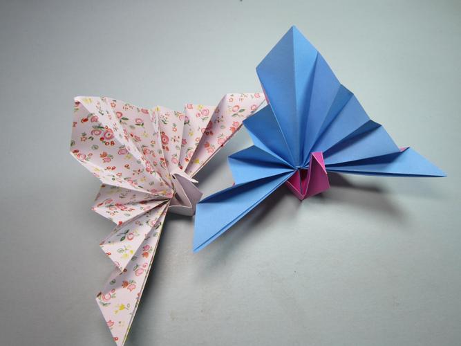 一张纸就能折出漂亮的开屏孔雀,简单的手工折纸孔雀