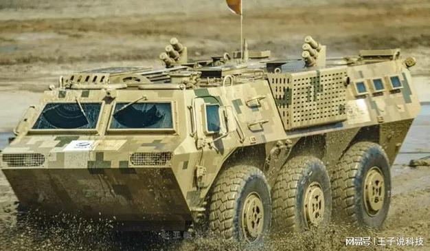 国产新型6x6轮式外贸版装甲运兵车, 颜值与越野机动能力超高!|武器|装