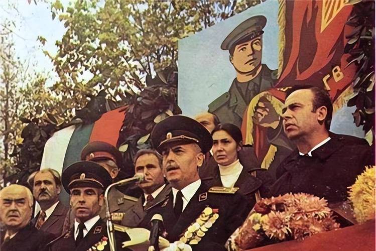 战后,苏联通过经互会援助,莫洛托夫计划等举措,向保加利亚提供大量