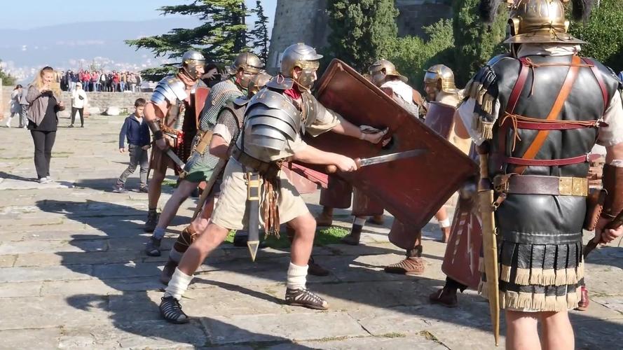 罗马帝国军团士兵战斗排面切换和剑盾格斗技巧复原演示(2017年)