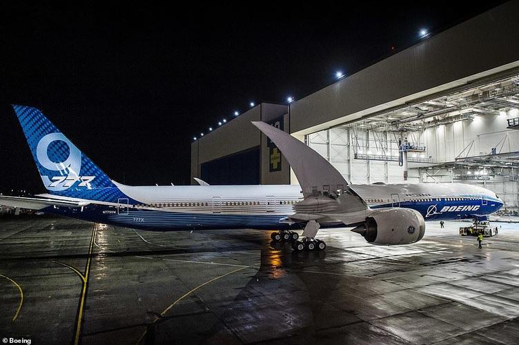首架波音777x-9机型下线 因737max事故取消演示