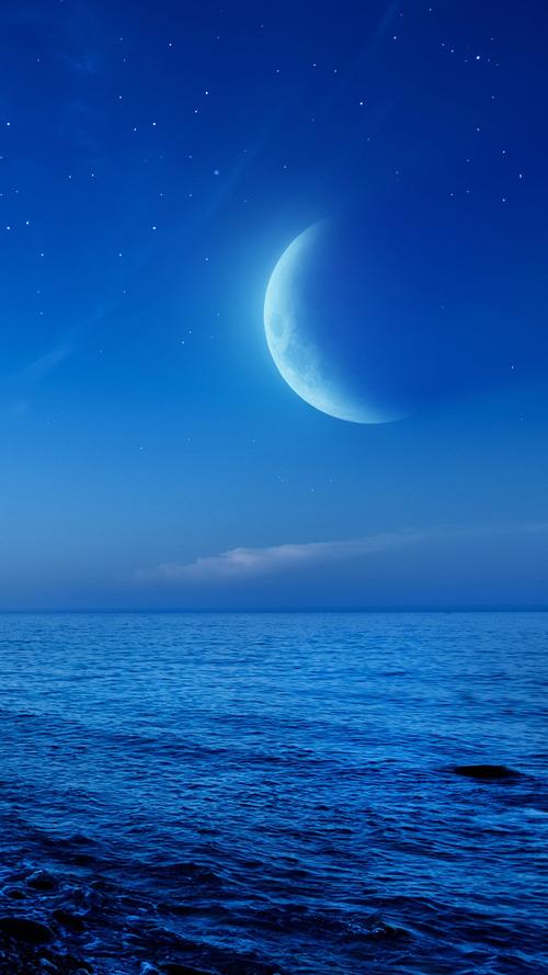 深蓝色月空背景