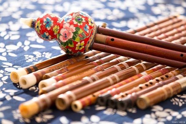 这些乐器不仅代表着傣族的音乐文化,还体现了他们的生活方式和精神