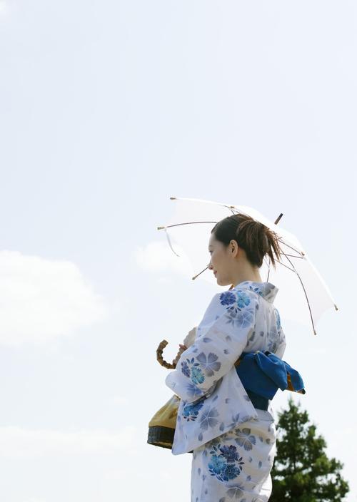 夏日里打伞的日本女人图片时尚女孩日本女人夏日打伞