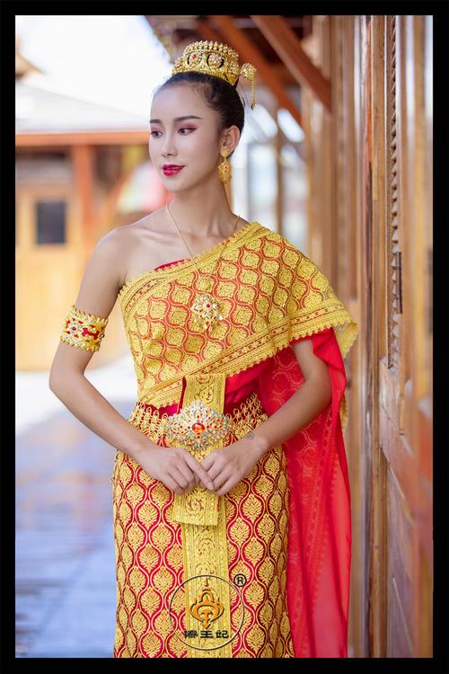 傣王妃服饰泰国传统深红色单肩披纱女结婚新娘影楼民族服装