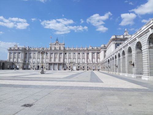 这是马德里皇宫外观.