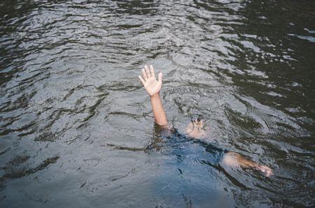 市净潭乡3名初中学生在净潭乡状元湾村4组渡口下河游泳时不幸溺水身亡