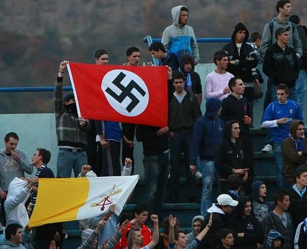 世界杯球迷党卫军军旗(27年前,希丁克因球场纳粹标志而愤怒,威胁不