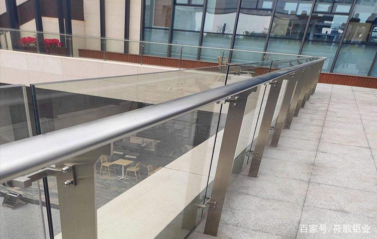 不锈钢玻璃栏杆为什么越来越受欢迎?