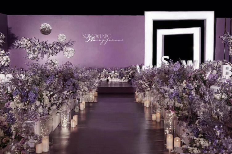 黑色和紫色婚礼现场布置