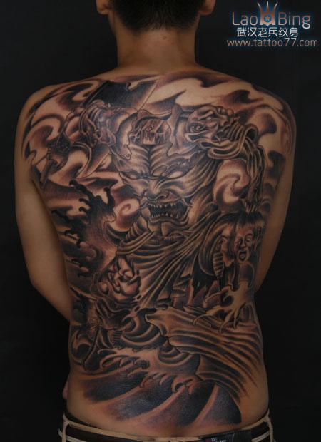 武汉专业纹身店:霸气的满背战神刑天纹身图案作品