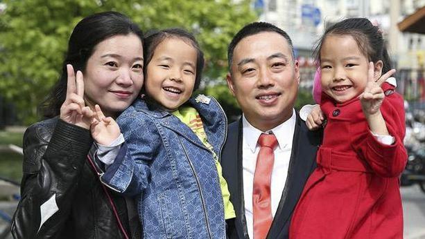 刘国梁国家队年薪公开43岁妻子是董事长9岁女儿拿世界冠军