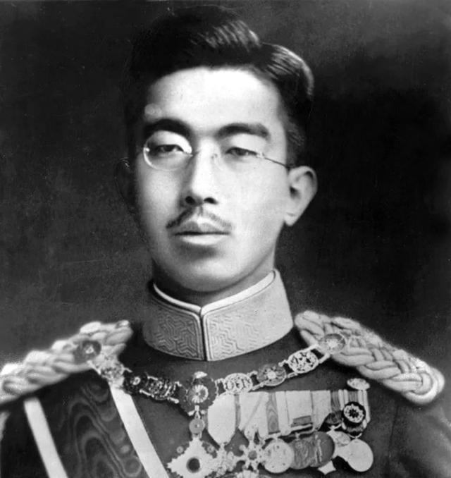 昭和天皇应该是日本历史上知名度最高的天皇了,他本名裕仁,1901年出生
