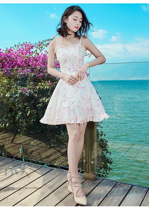 安雯希显瘦夏季新品度假沙滩裙吊带花色高腰大摆型雪纺连衣裙短裙