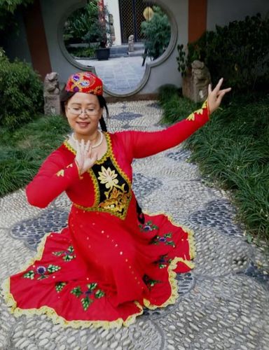 新疆舞手位表演照