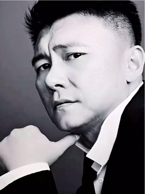 男中音:杨毅低男中音歌唱家德国国家歌剧院签约独唱演员男高音:王凯