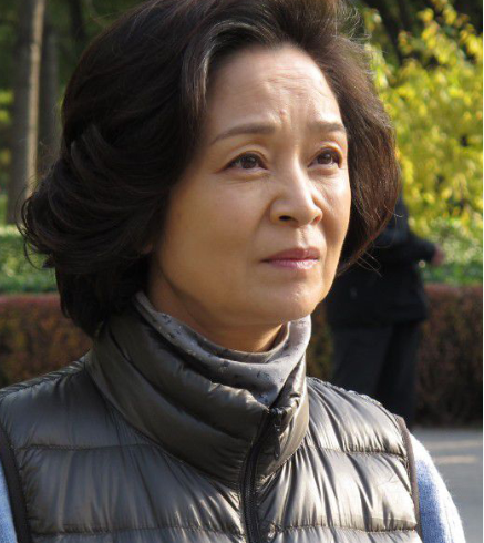 1955年生于中国上海,毕业于上海戏剧学院表演系,中国影视女演员