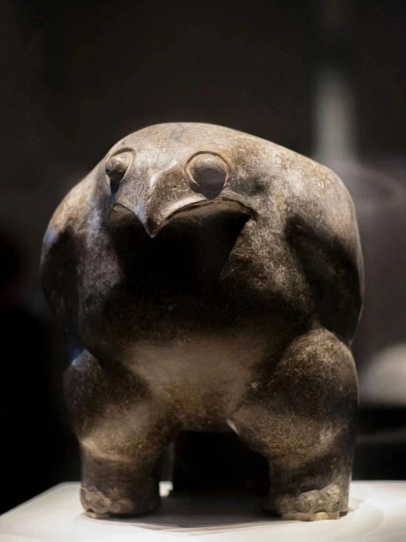 来自7000多年前仰韶文化超萌的小鹰陶鼎 谁能想到国博的国宝文物众多