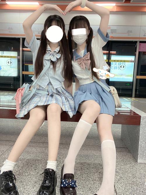 jk双子拍照姿势参考地铁篇