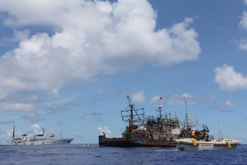  p>2010年12月,"鲁荣渔2682"号渔船载33名船员出海,2011年8月12日,被