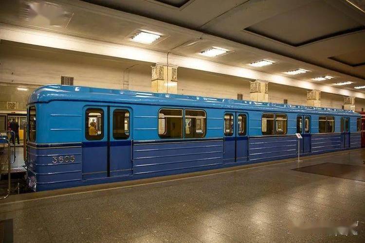 匈牙利首都布达佩斯地铁和捷克斯洛伐克首都布拉格地铁也使用过"e"