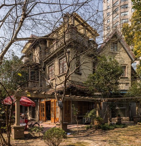 花园洋房在上海的概念较为宽泛,新式里弄建筑和老别墅都可以归于此类