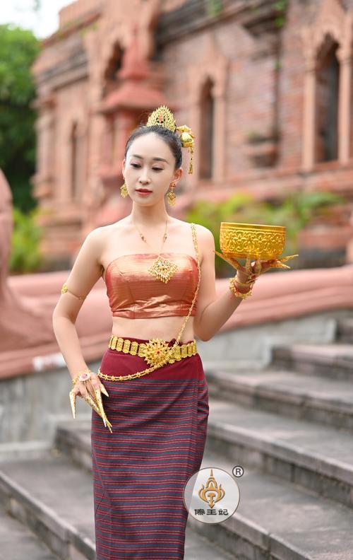 傣王妃服饰傣族泰国抹胸西双版纳告庄旅拍摄影换装民族服装