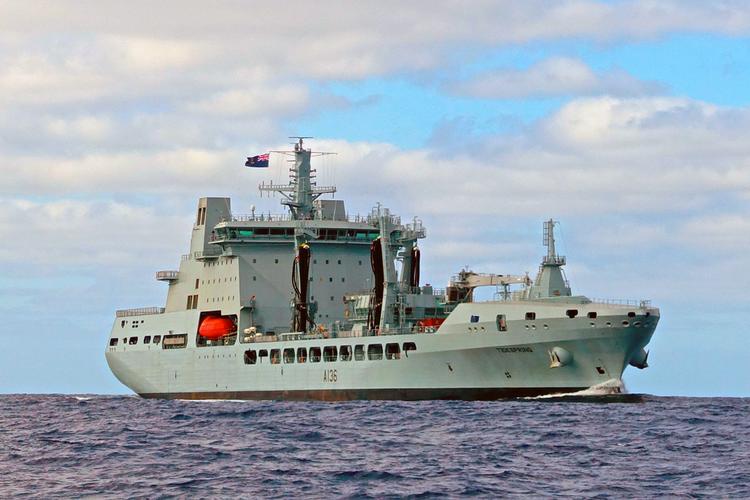 中国最新901型补给舰,让中国航母编队战力倍增_哔哩哔哩 (゜-゜)つロ