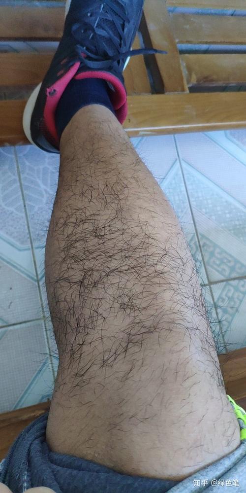 想问一下腿毛特别茂密的人应该怎么搓大腿上的灰呢?