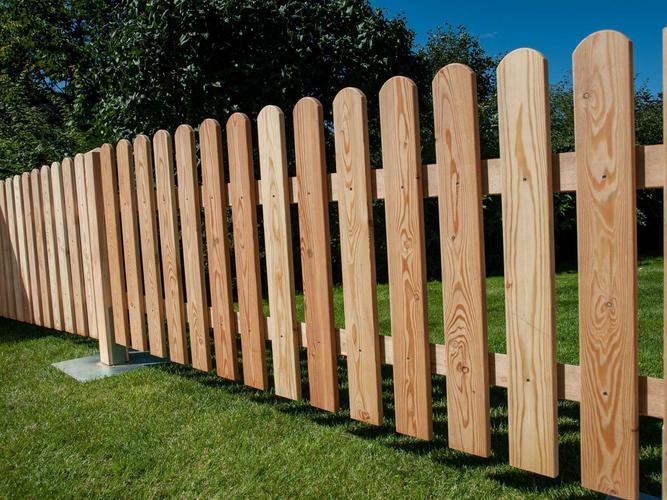 花园围栏 / 带栏杆 / 木质