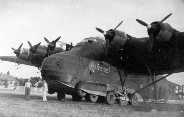 1944年,在匈牙利森特什(szentes),一架德军me323巨人运输机.