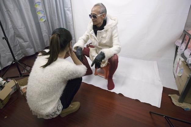 72岁老汉成中国最热女装模特