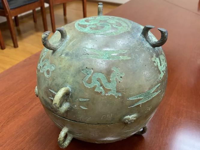 襄城区法院向市文物考古研究所移交涉案物品