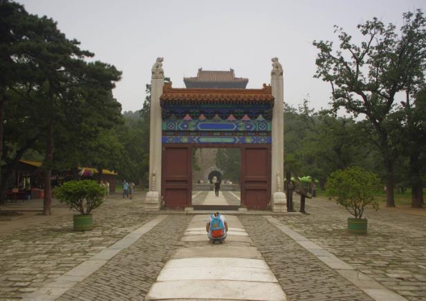 朱元璋被埋葬在南京东郊紫金山的明孝陵,因朱元璋生前提倡简朴,皇陵