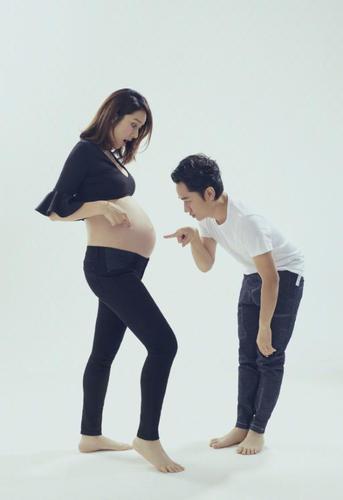 贾静雯晒合照,陈意涵与邱美宁的孕肚差距明显,确定快要生了?