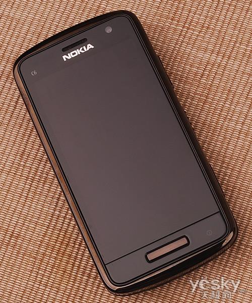 图为:诺基亚 c6-01 手机
