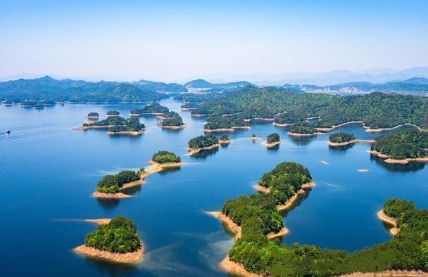 千岛湖所在的淳安县,是杭州唯一0确诊的地方,不愧是天然氧吧,疗养胜地
