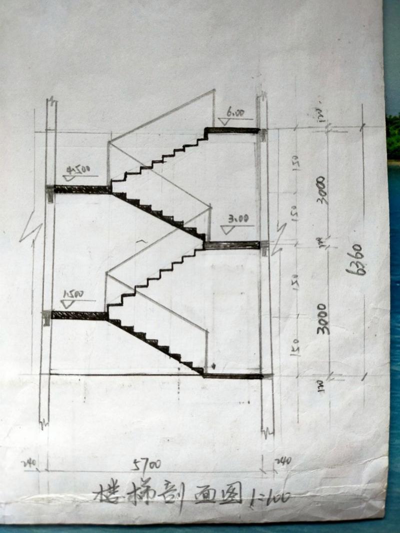 楼梯平面图 剖面图    这正确吗?