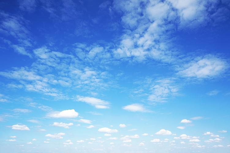 高清高空蓝天白云的纯素材摄影图
