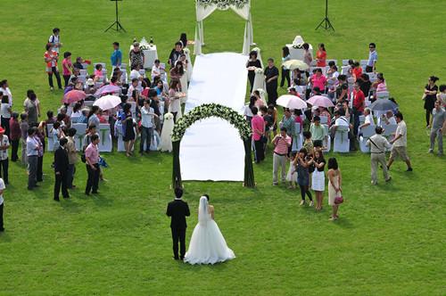 室外婚礼现场布置效果图户外婚礼怎样布置更有特色