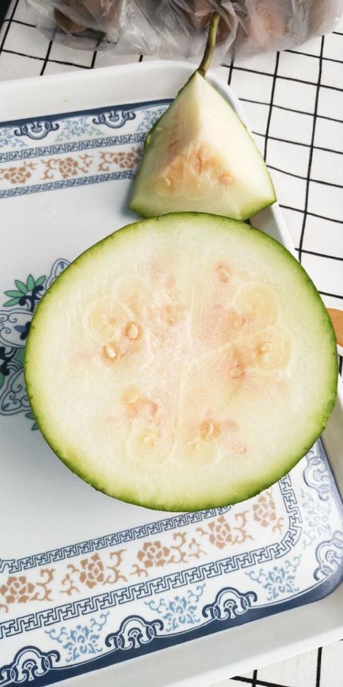 特种西瓜与大家分享第一次吃白瓤瓜没想到口感杠杠的