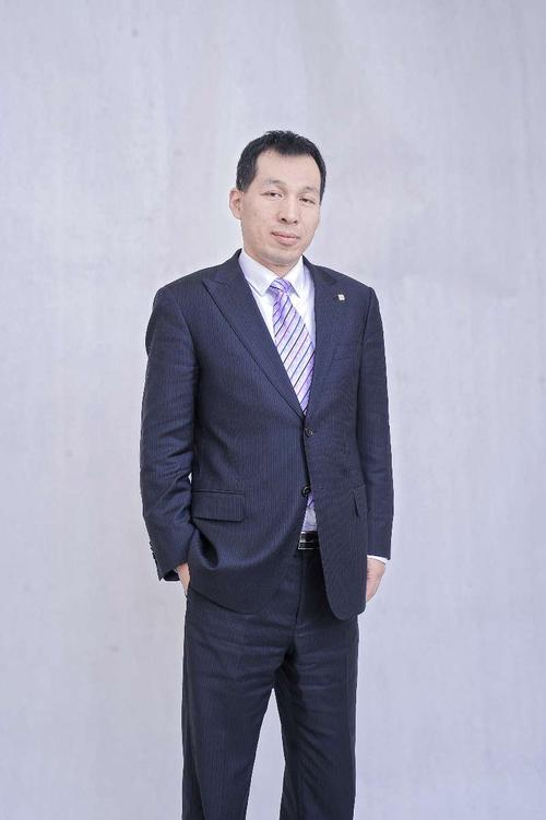 刘华剑,11年保险生涯,历任保险公司业务员,业务经理